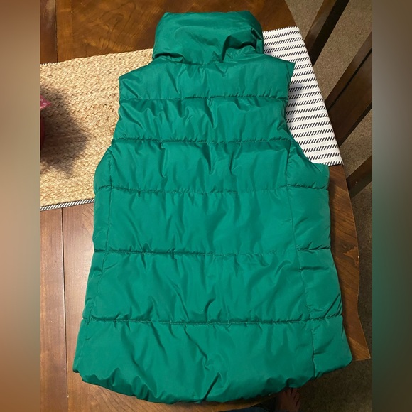 Old Navy Emerald Green Puffer Vest Size Medium - Picture 2 of 4